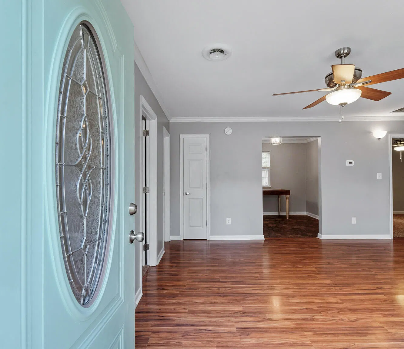 3 bed, 1.0 bath, 1040 sqft, $1,300 — Photo 4