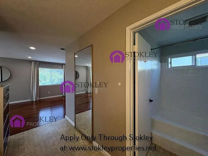 55 Saint Thomas Ln — Photo 23