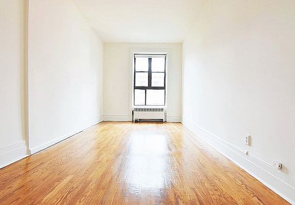 3rd image of 59 W 69th St APT 5R