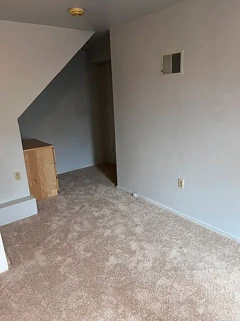 3 bed, 1.5 bath, 800 sqft, $1,700 — Photo 2
