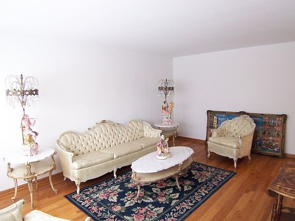 3rd image of 3331 Calwagner St