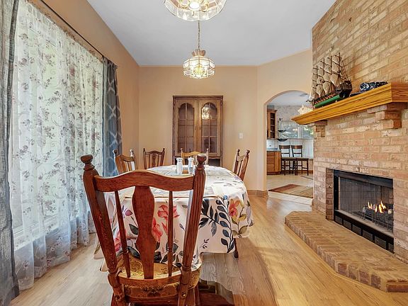 3rd image of 245 Thornberg Dr