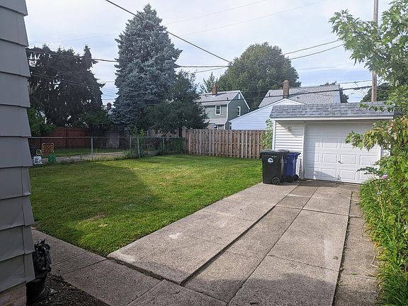3rd image of 12008 Marne Ave