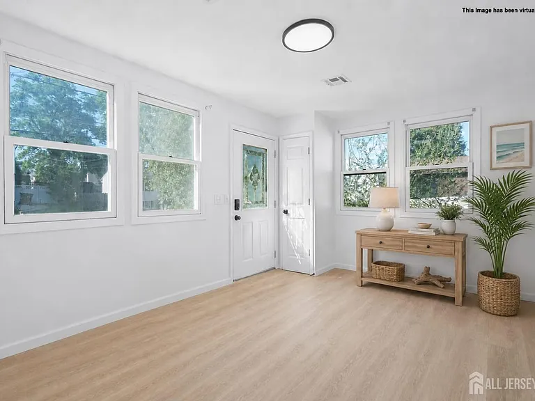 250 Brookside Ave — Photo 6