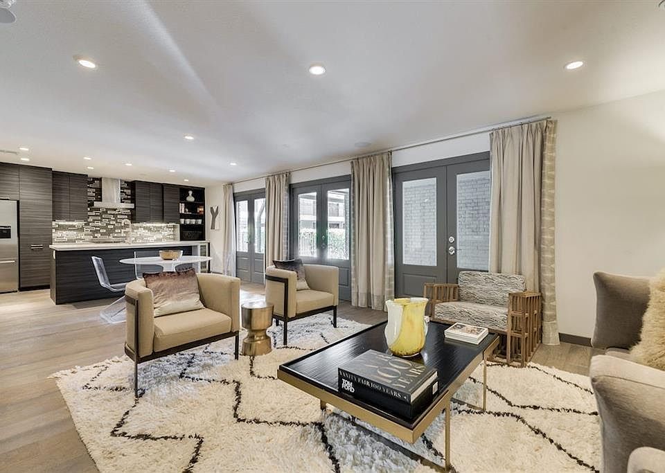 1st image of 1410 Hyde Park Blvd APT 101