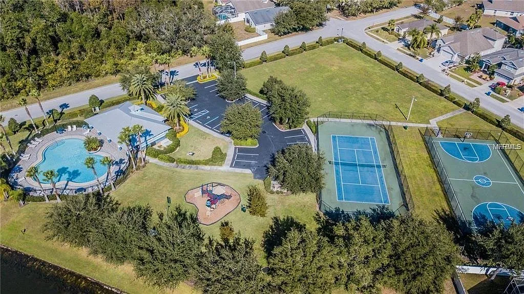 New Pricing!! 4/2/2 TONS of upgrades, community pool — Photo 2