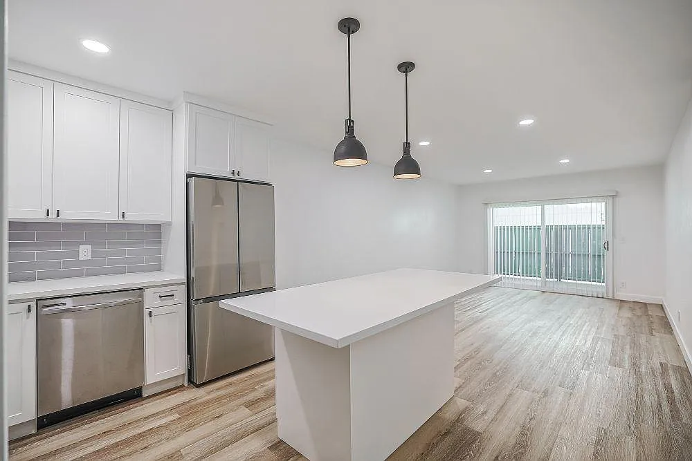 San Pasqual Apartments — Photo 1