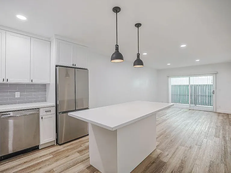 San Pasqual Apartments — Photo 2