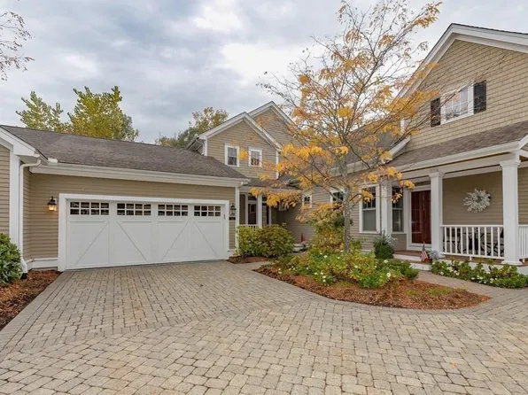 56 Seven Springs Ln #E, Burlington, MA 01803