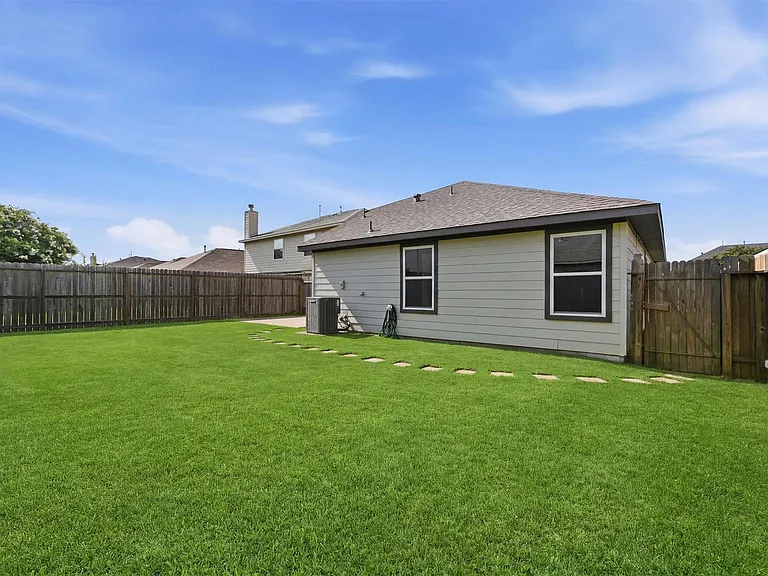 25414 Barmby Dr — Photo 23