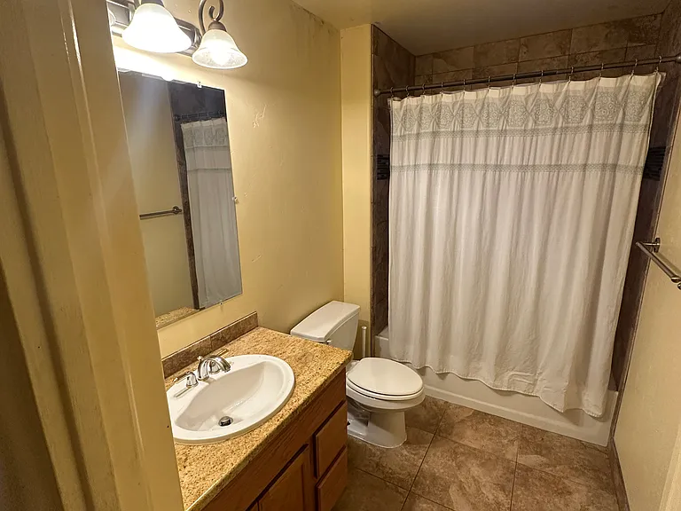 1109 Belford Ave — Photo 6