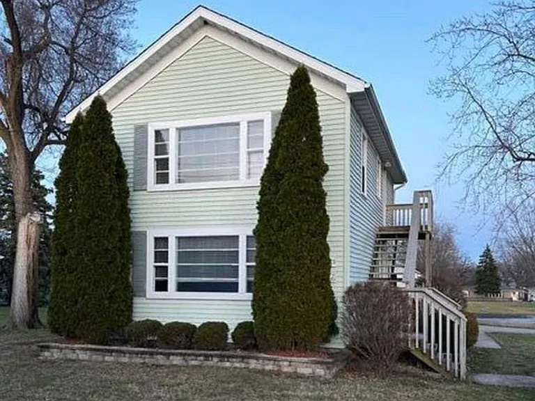 Schneider St — Photo 1