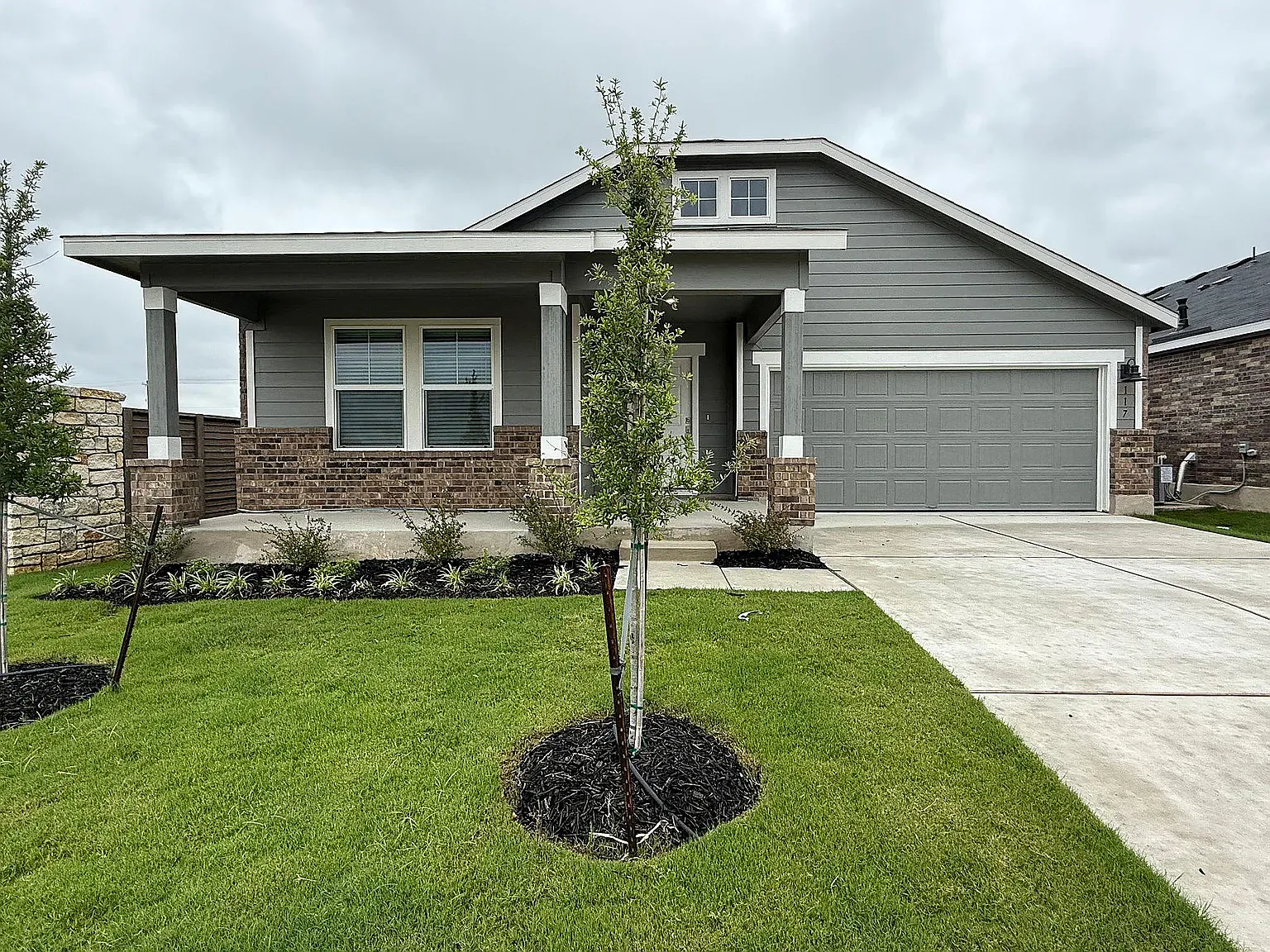 4 bed, 2303 sqft, $2,500 — Photo 1