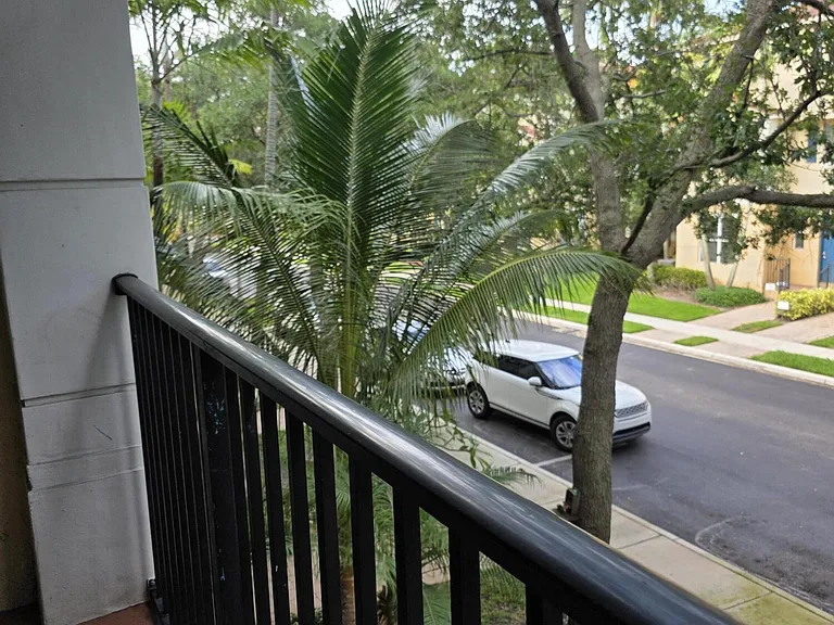 2866 S Oasis Dr — Photo 2