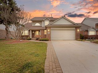 22322 Genesis Dr, Woodhaven, MI 48183