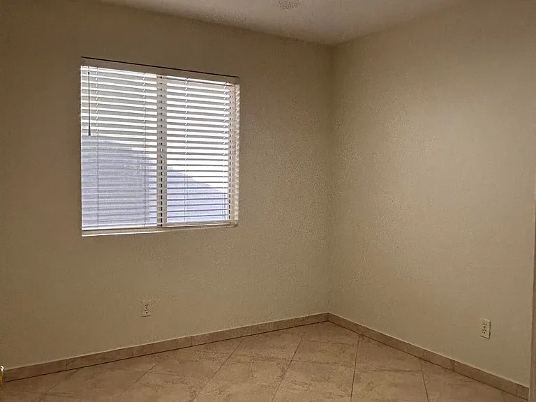 2346 E Devon Ct — Photo 8