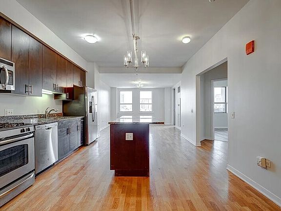 4th image of 437 W Division St APT 805