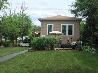 8374 Archer Ave, Willow Springs, IL 60480