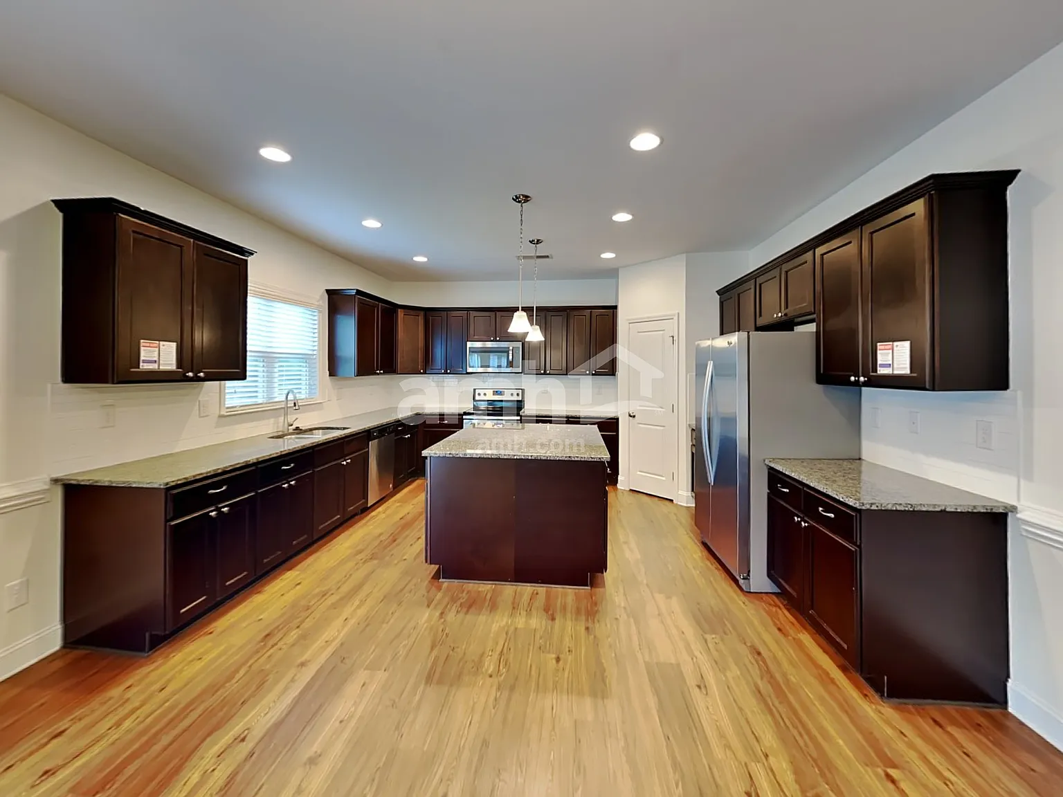 5 bed, 4.5 bath, 2736 sqft, $2,925 — Photo 3