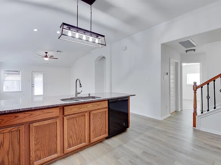 2410 Lakecrest Town Dr — Photo 8