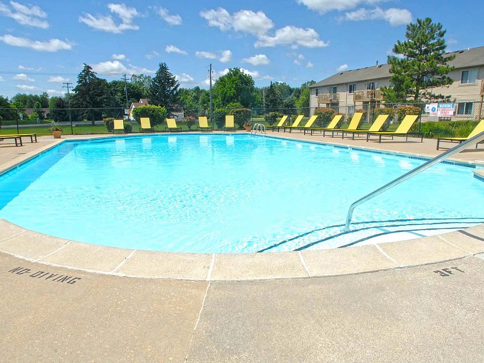 Swimming Pool and Sun Deck