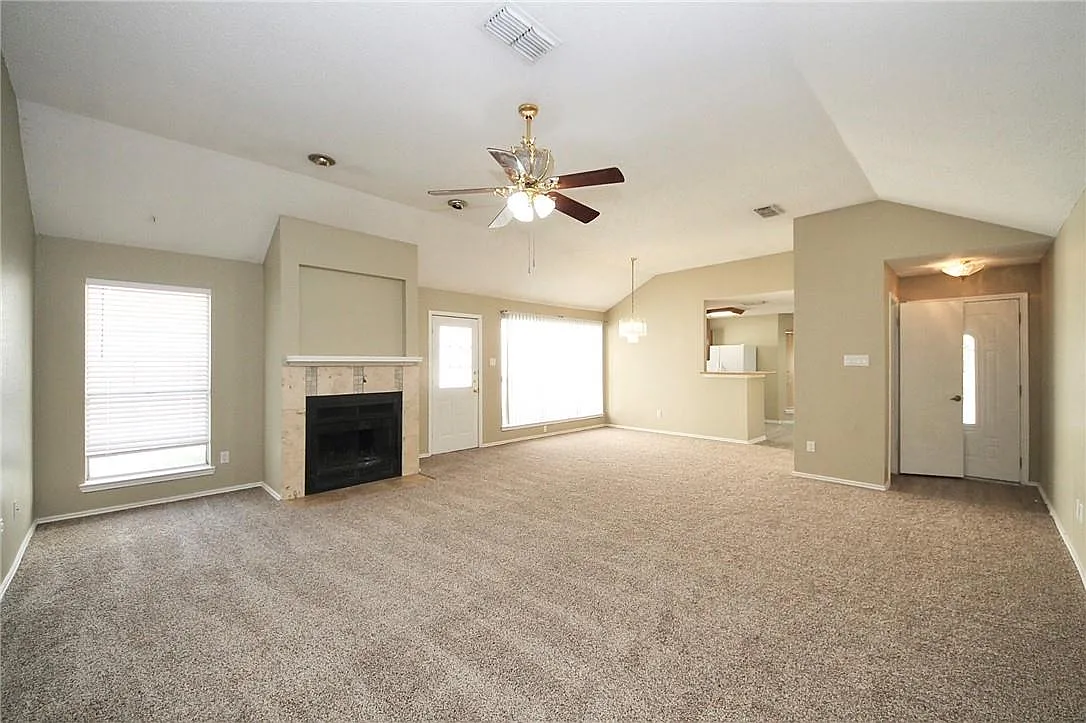 3 bed, 2.0 bath, 1515 sqft, $1,695 — Photo 2
