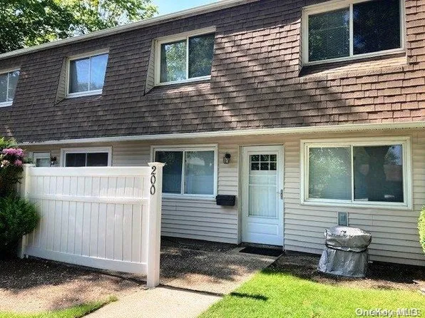 200 Storm Drive #200, Holtsville, NY 11742