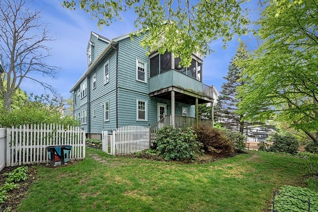 2 bed, 1.0 bath, 1342 sqft, $3,400 — Photo 3