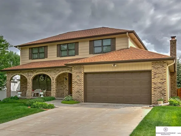 15561 Shirley Cir, Omaha, NE 68144