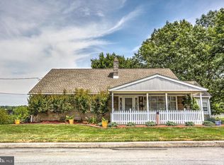 11 E End Ave, Akron, PA 17501