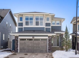 21 W Grove Mews SW, Calgary, AB T3H2B1