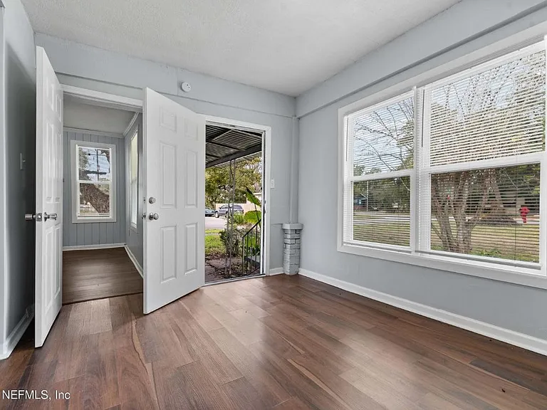 352 Golfair Blvd — Photo 6