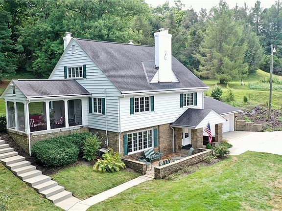 2nd image of 925 Armstrong Ln