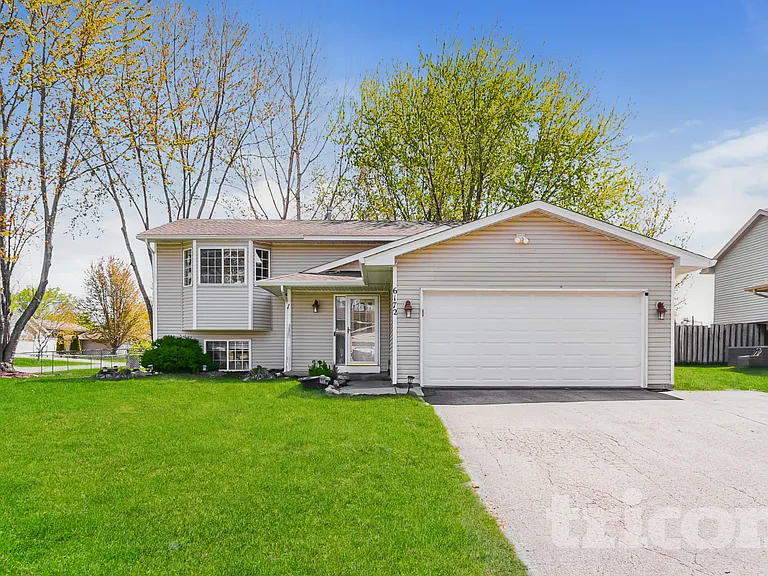 6172 Kahler Dr NE — Photo 1