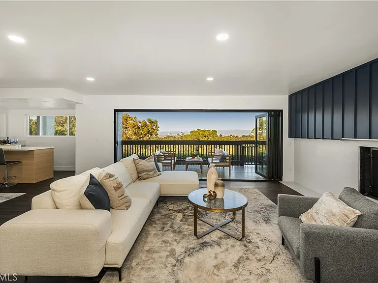 5 Yellow Brick Rd — Photo 46