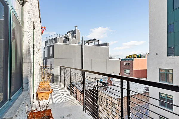 Sold by Compass | media 17