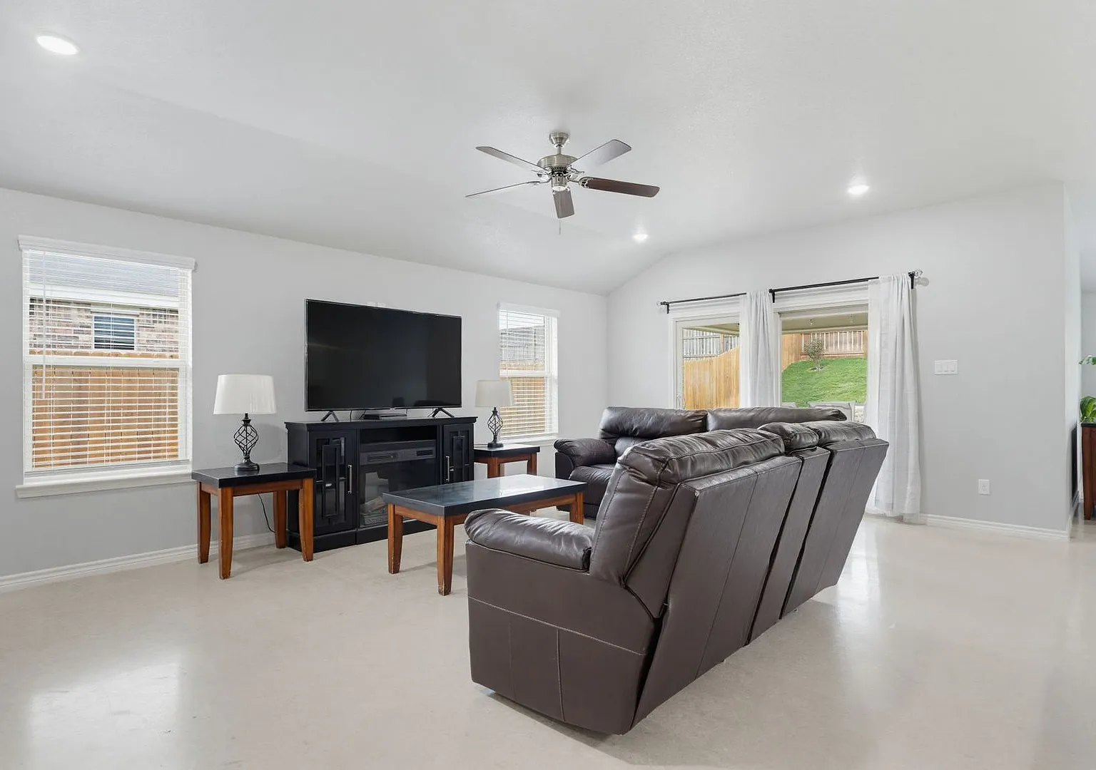 1645 Dryden Ave — Photo 3