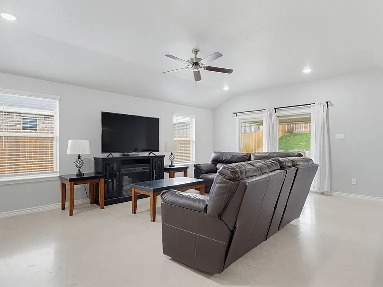 1645 Dryden Ave — Photo 3