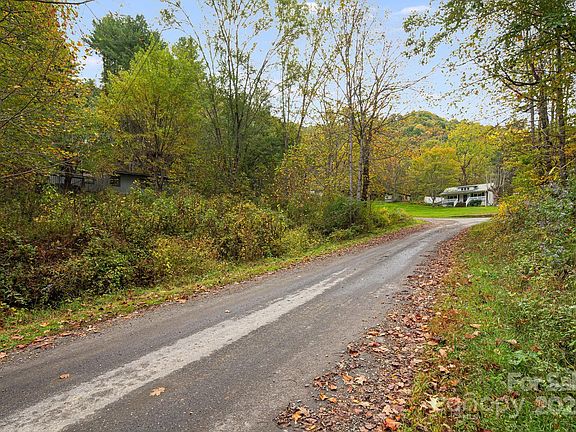 4th image of 211 Evergreen Rd