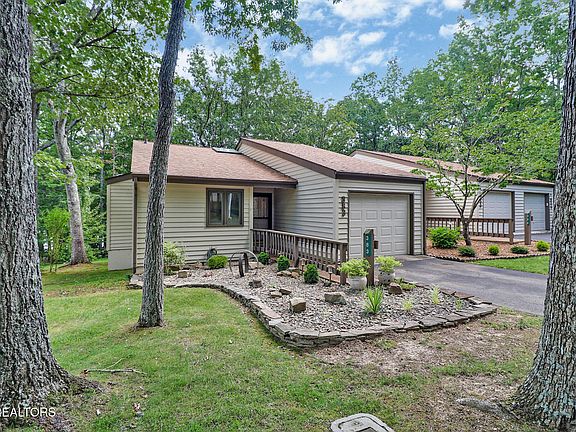 4th image of 383 Lake Catherine Ct
