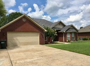 2145 Maplewood Dr, Conway, AR 72032