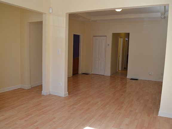 3rd image of 820 W 51st St #1