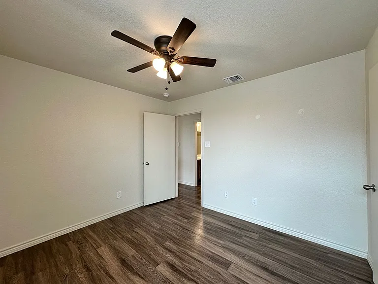 906 Childress Dr — Photo 18