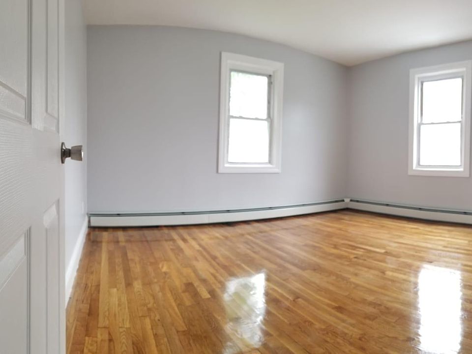 2nd image of 278 Waverly St #1