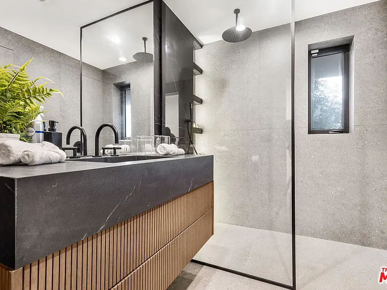 7317 Caverna Dr — Photo 37