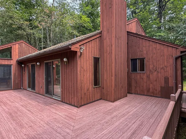 12 Bayberry Dr, Becket, MA 01223