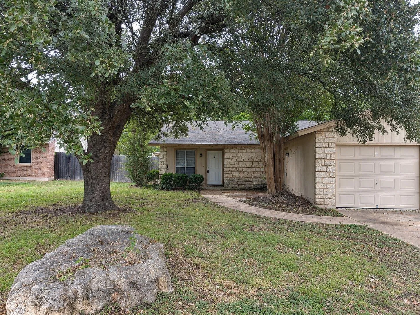 2 bed, 1.0 bath, 1008 sqft, $1,600 — Photo 1