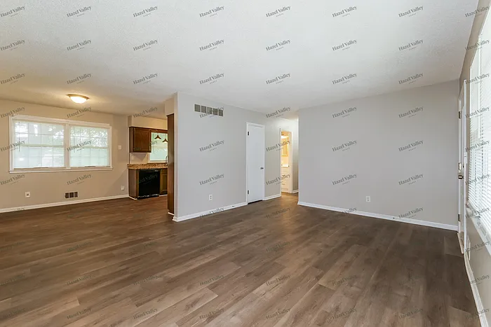 4221 S Union Ave — Photo 5