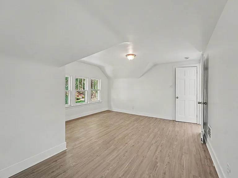 15224 Rossini Dr — Photo 7