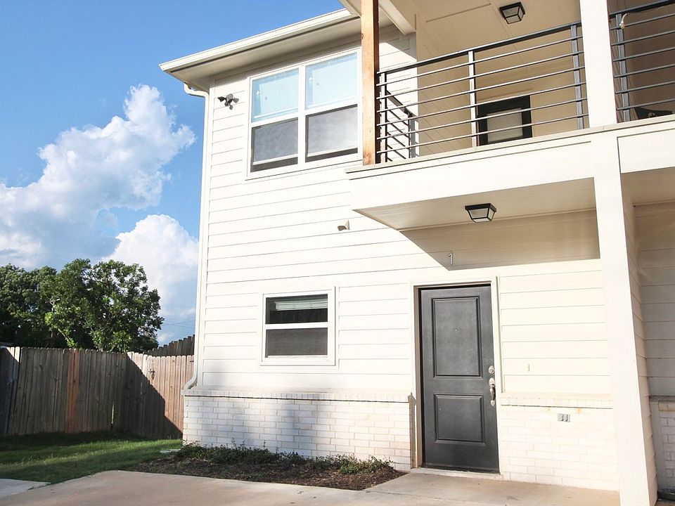 Garden Square 307 N Henry St Lindale TX Zillow